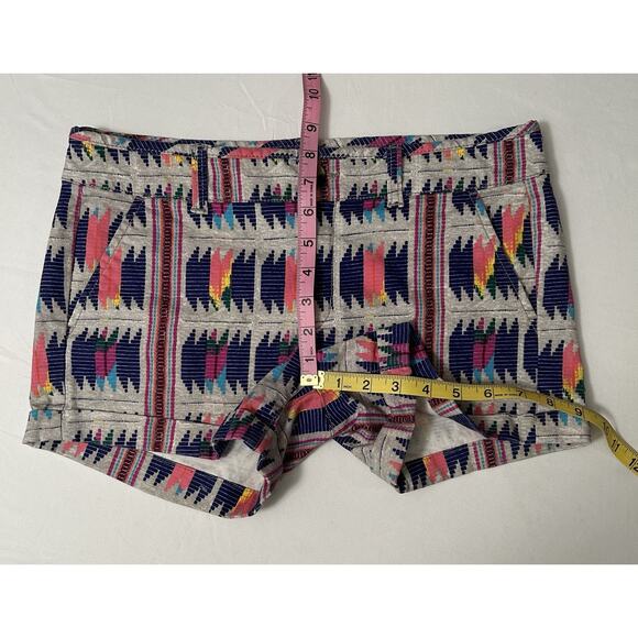 American Eagle Midi Shorts Aztec Tribal Rainbow Cuffed Stretch Shorts Size 6 - Picture 4 of 6